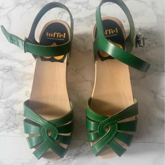 Swedish Hasbeens Debutant Cross Strap Kelly Green Leather Wooden Clog Sandals 35 - Picture 2 of 7